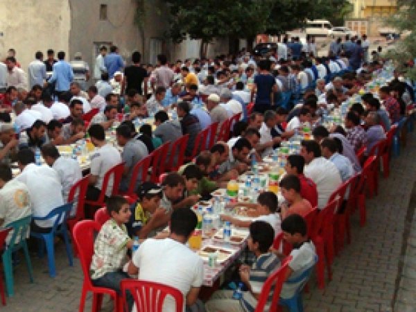 Midyat Azim Der'den 500 Kişiye İftar İkramı