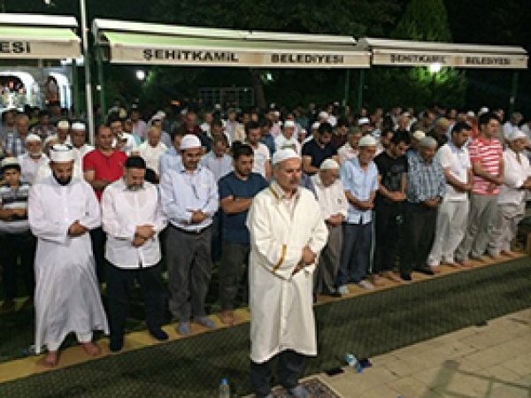 Hatimle Kılınan Teravih Namazına Yoğun İlgi 