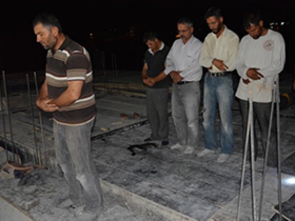 Oruç Tutmak için Gece Çalışıyorlar 