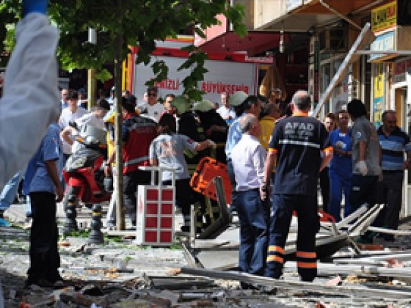 Denizli'de Patlama: 1 Ölü, 25 Yaralı 