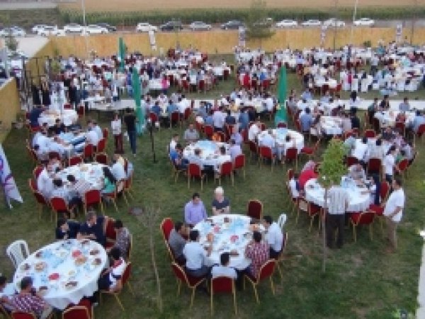 Sağlıkçılar İftar Yemeğinde Bir Araya Geldi 