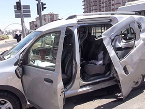 Diyarbakır Urfa Yolunda Kaza; 1 Ağır, 3 Yaralı