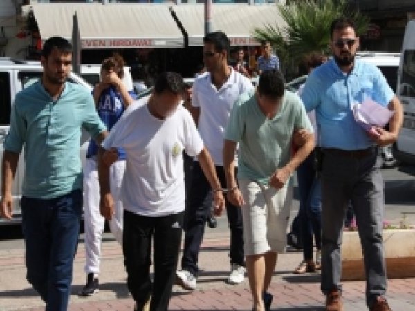 Otomobilde 102 Bin TL'yi Çalanlar Kolombiyalı