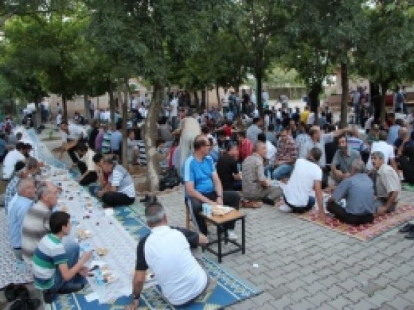 Mahalle Sakinleri İftar Yemeğinde Buluştu 