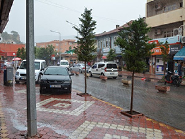 Yağmur Kozlukluların Yüzünü Güldürdü 