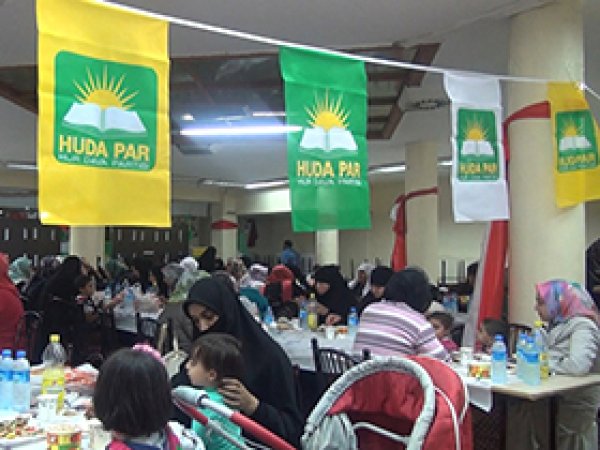 HÜDA PAR Ağrı'da İftar Yemeği Verdi 