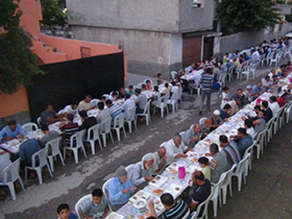 OSİYAD Halka İftar Yemeği Verdi 