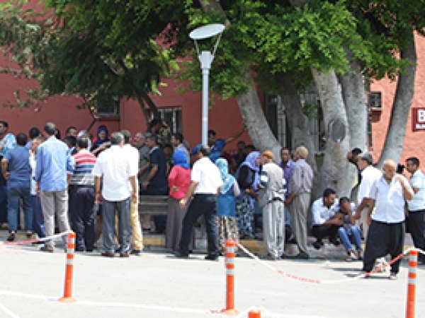 Ekmek Sırası Kavgası: 2 Ölü, 9 Yaralı