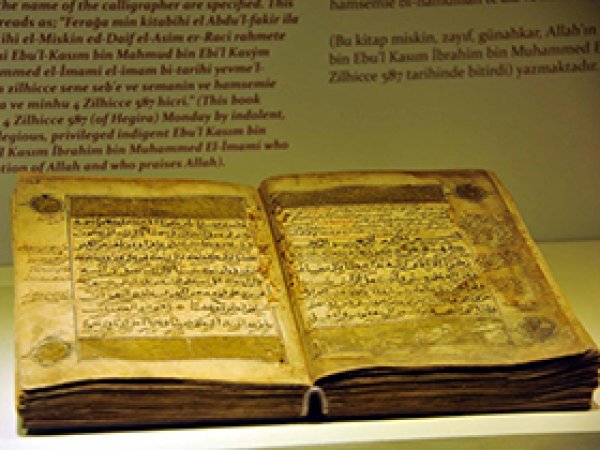 8 Asırlık Kur'an-ı Kerim İlgi Çekiyor