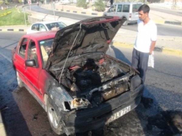 Seyir Halindeki Otomobil Alev Aldı 