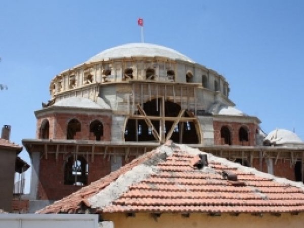 Cami Kubbesinden Düşen İşçi Hayatını Kaybetti 