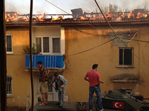 Hazro'da  Çıkan  Yangında İtfaiye Yetersiz Kaldı 