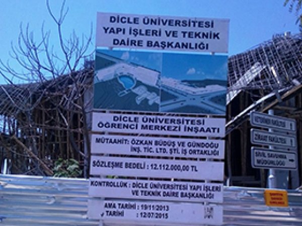 Dicle Üniversitesinde Bina Çöktü: 4 Yaralı  