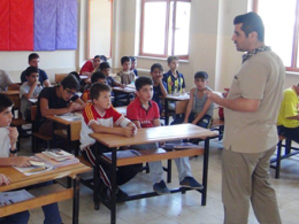 Çocuklar Hem Öğreniyor Hem Eğleniyor 