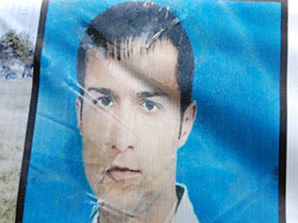 Oturma Eylemi Yapan Aile Çocuğuna Kavuştu 