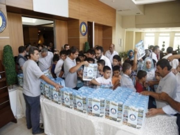 Kur'an Talebelerine Kur'an Hediye Edildi 