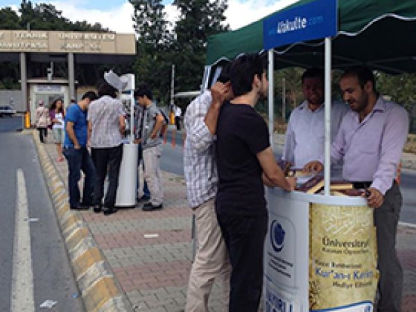 AGD İstanbul'da Kur'an Dağıtacak