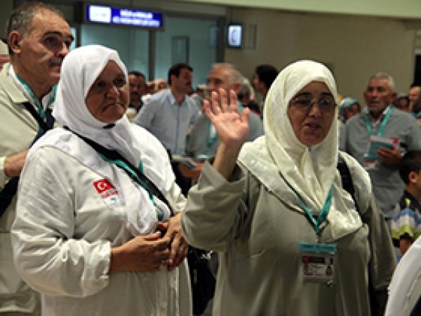 İlk Hac Kafilesi Samsun'dan Uğurlandı