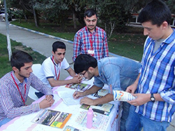 İdeal Gençlik, Kayıtlar İçin Stant Kurdu 