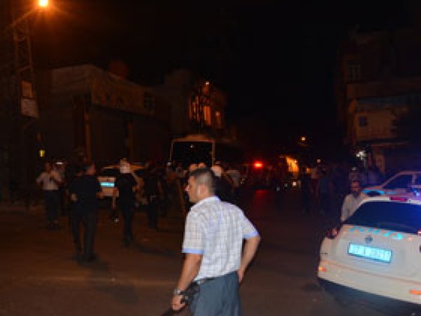 Antep'te İzinsiz Gösteri Yapan Grup Yol Kapattı 