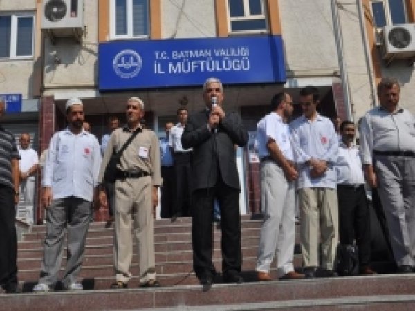 Yıllardır Özlemle Bekledikleri Hacca Uğurlandılar 