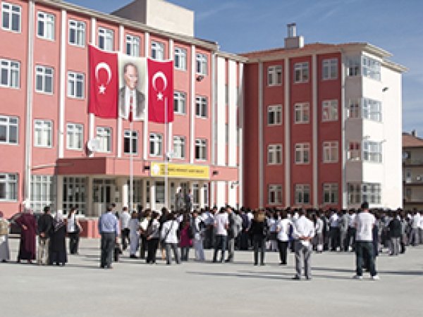 Ortaöğretimde İbadethane Zorunlu Oldu 
