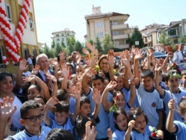 Antep'te 500 Bin Yeni Öğrenci Ders Başı Yaptı 