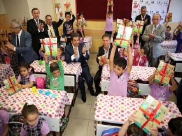 Geri Dönüşümden Kazanılan 500 Bin Defter Dağıtıldı 
