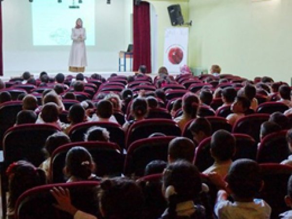 Kahvaltımı Yaptım Meyvem Çantamda 