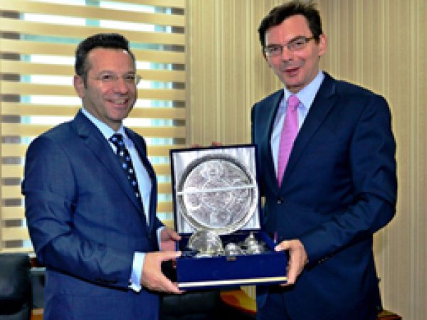 Larsen'den Diyarbakır Valisini Ziyaret