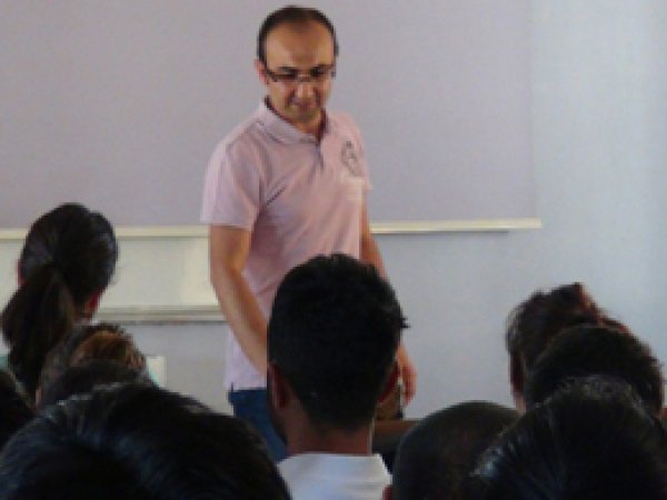 Yüzlerce Öğrenciye Bedava Kurs Veriyor 