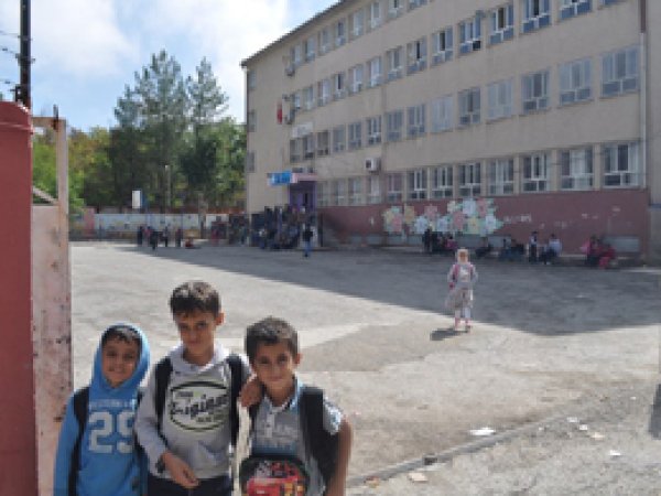 Okullardaki Öğretmen Eksikliğine Tepki 