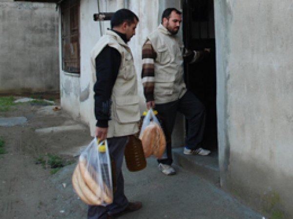 Mustazaflar Cemiyetinden 182 aileye yardım