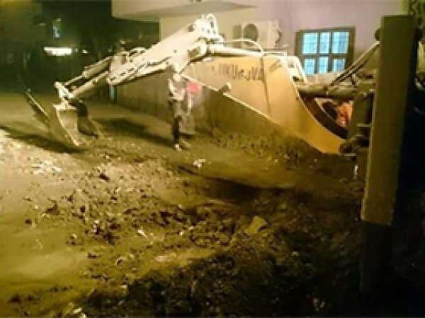 Cizre'deki hendekler kapatılıyor