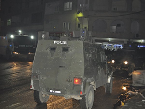 Batman'da PTT şubesine molotoflu saldırı