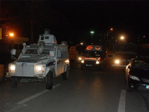 Diyarbakır'da polise saldırı
