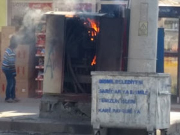 Patlayan trafo korkulu anlar yaşattı