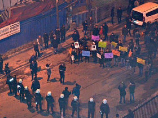 Yeni Akit gazetesi önünde protesto