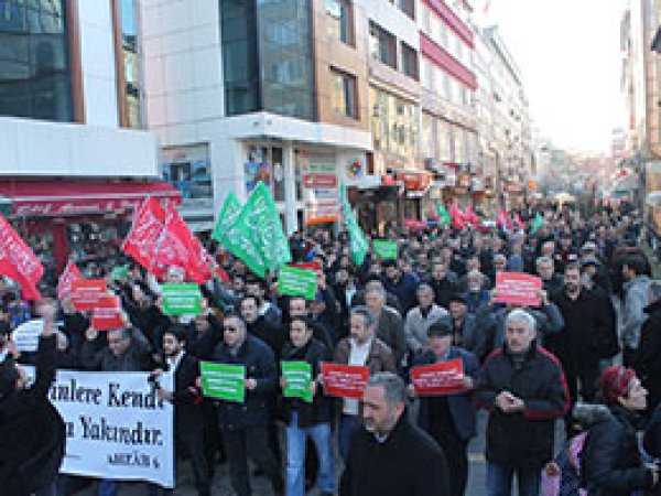 Giresunlular Peygambere hakareti kınadı
