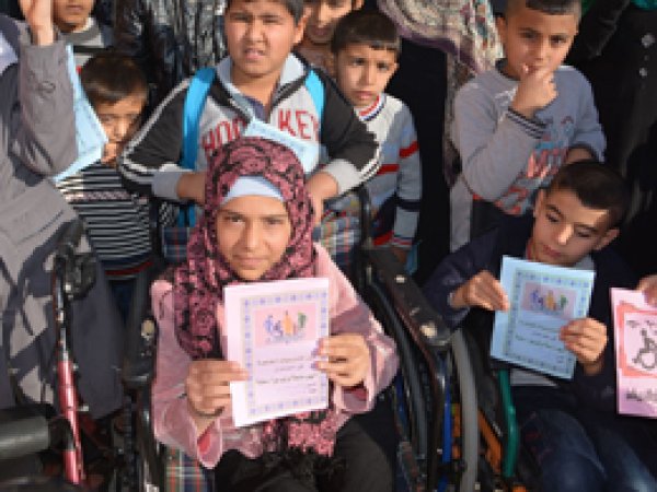 Suriyeli öğrencilerin karne heyecanı