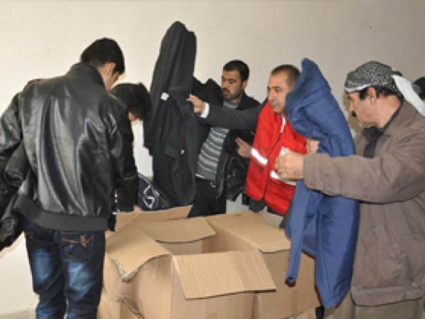 Kızılay Silopi'deki mültecilere yardım dağıttı
