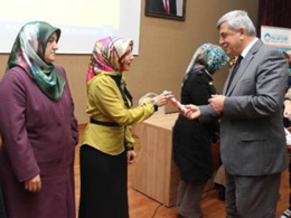 Anneler sertifika aldı