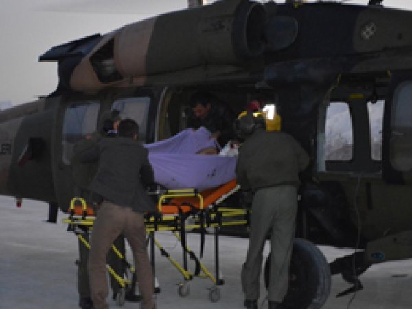 Kazazede helikopterle hastaneye yetiştirildi