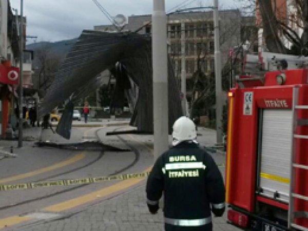 Bursa'da lodos tramvay seferlerini durdurdu
