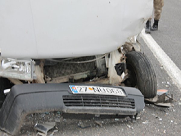 Hatalı solama kaza getirdi: 4 yaralı