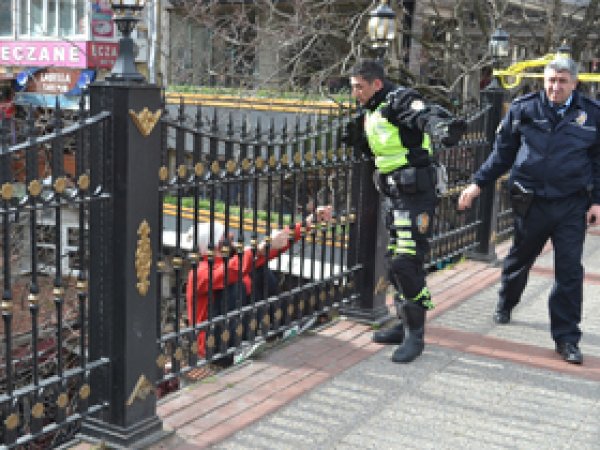 'Çocuğumu getirin' diyerek intihara kalkıştı