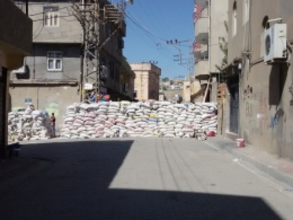 Cizre'de terk edilen evlere PKK'liler yerleşiyor