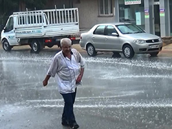 Antepliler yağmura hazırlıksız yakalandı