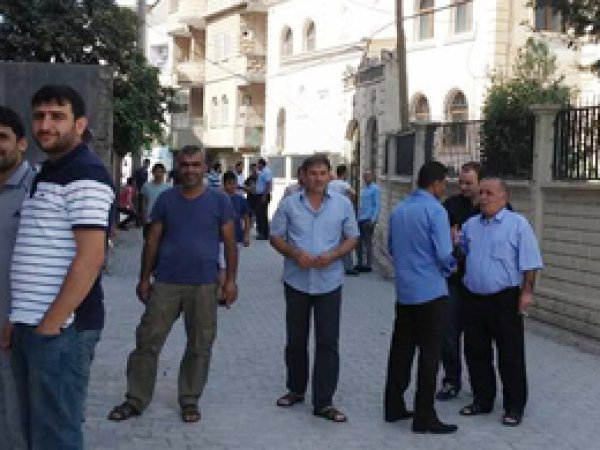 Müdahalelere rağmen Cuma namazı kılındı