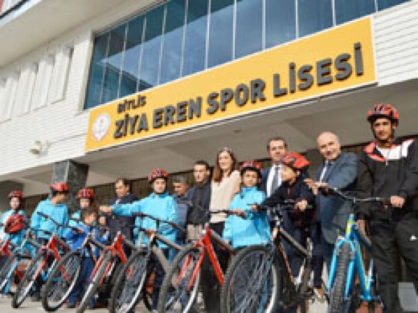Bitlis'te öğrencilere 200 bisiklet dağıtıldı